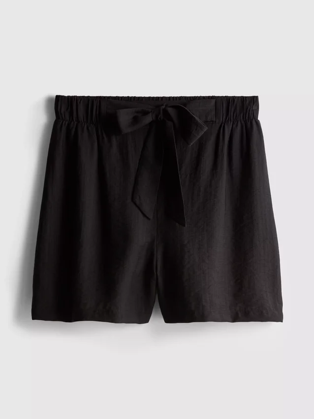 Shorts med bælte og elastisk linning
