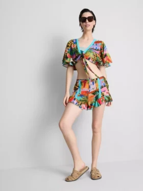Shorts med flæser og tropisk print