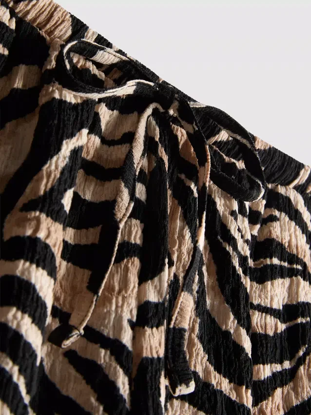 Shorts med print og krøllet struktur
