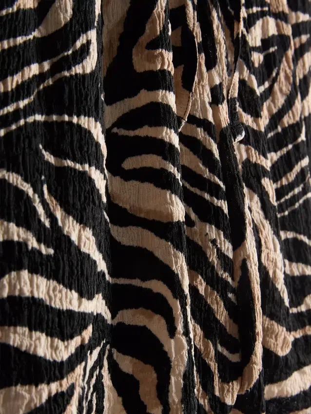 Shorts med print og krøllet struktur
