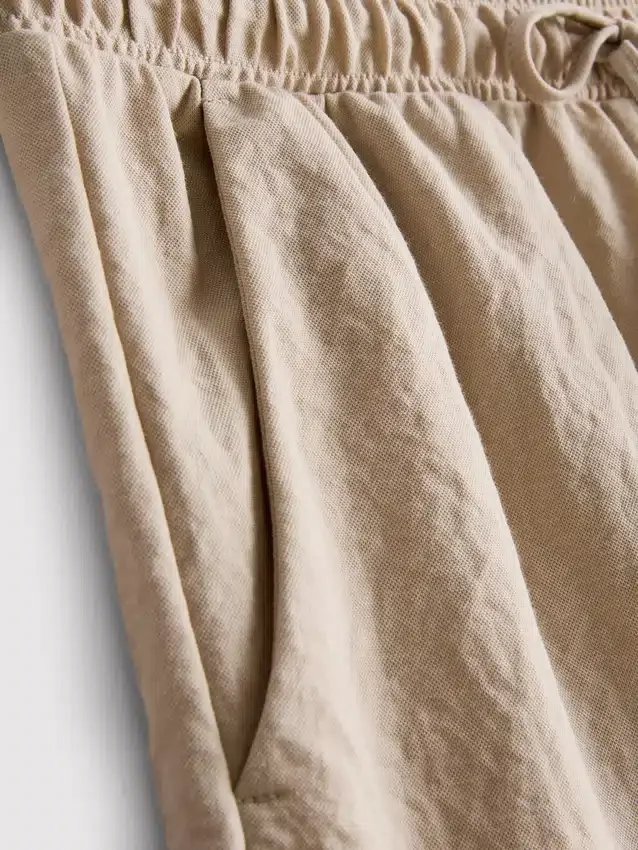Shorts med struktur og snøre