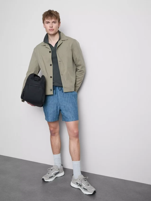 Shorts med struktur og snøre i taljen