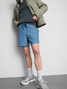 Shorts med struktur og snøre i taljen