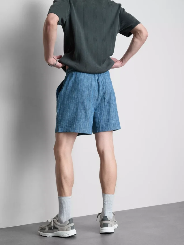 Shorts med struktur og snøre i taljen