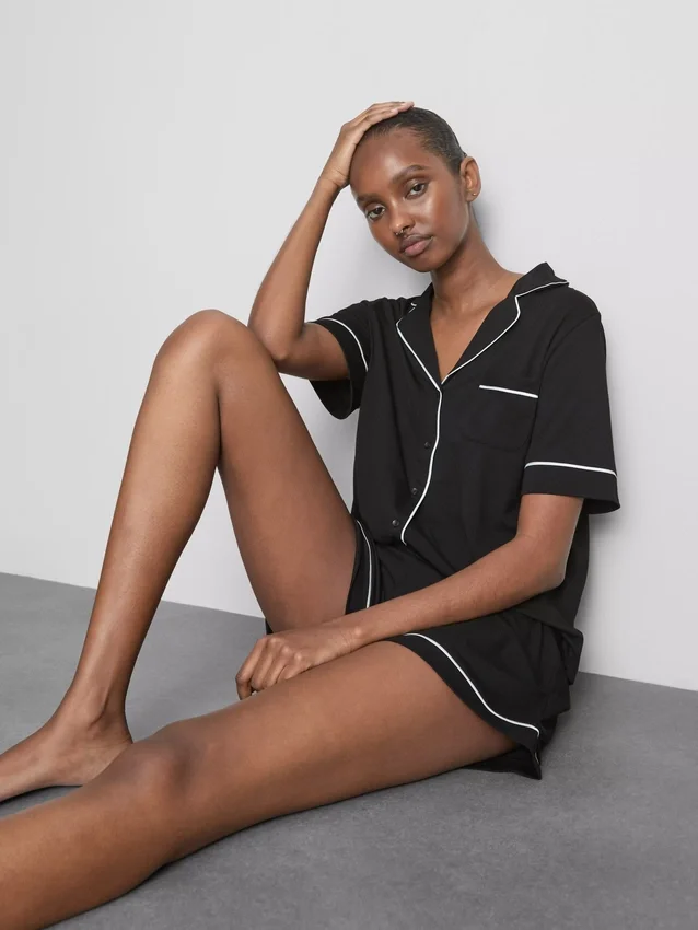 Shorty-pyjamasser i boyfriend-stil