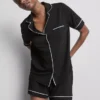 Shorty-pyjamasser i boyfriend-stil
