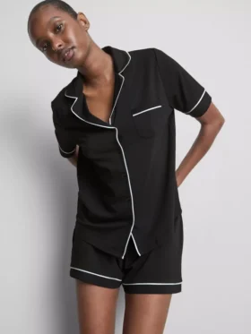 Shorty-pyjamasser i boyfriend-stil