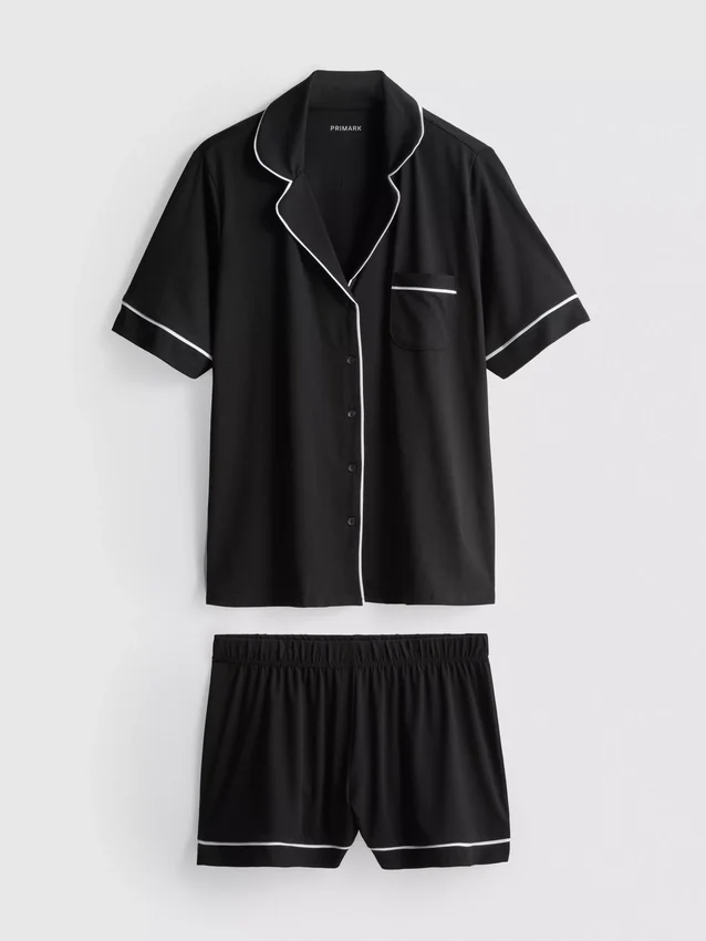 Shorty-pyjamasser i boyfriend-stil