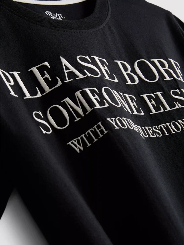 Shorty-pyjamasser med sloganet »The Devil Wears Prada«
