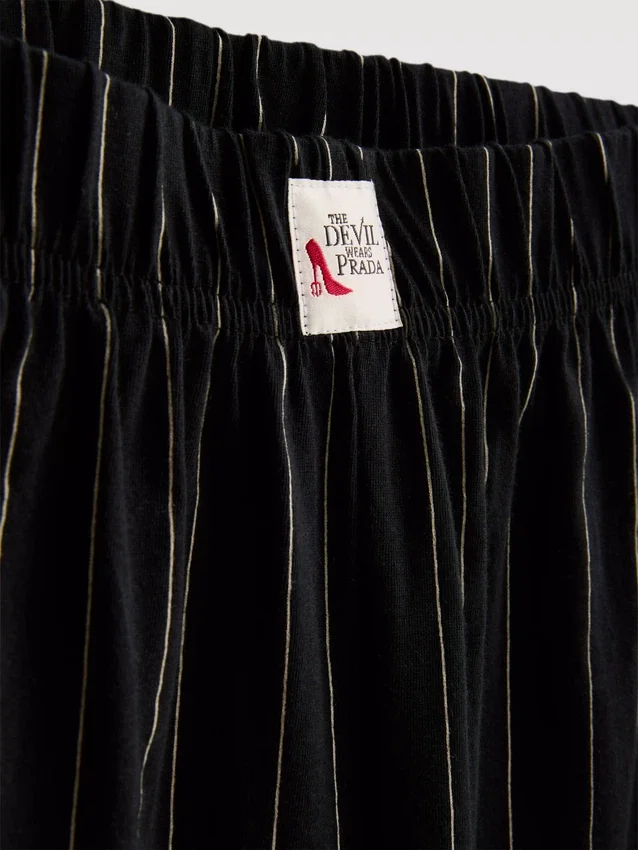 Shorty-pyjamasser med sloganet »The Devil Wears Prada«