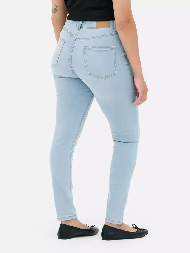 Skinny jeans med høj talje