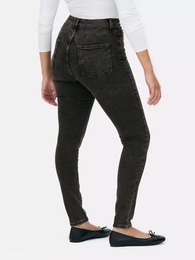 Skinny jeans med høj talje
