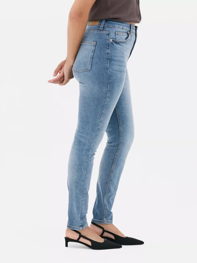 Skinny jeans med høj talje