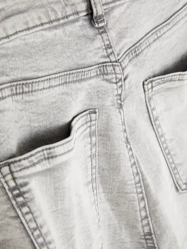 Skinny jeans med høj talje