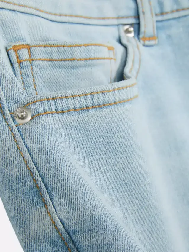 Skinny jeans med høj talje