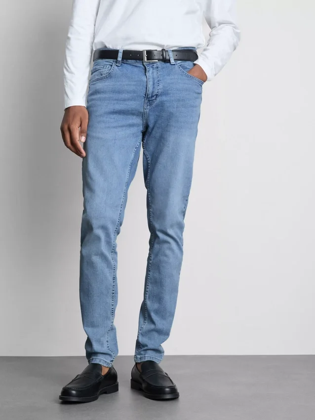 Skinny jeans med mellemhøj talje