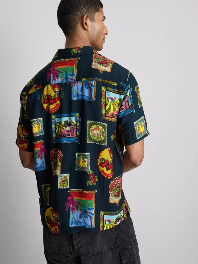 Skjorte med resort-print og reverskrave