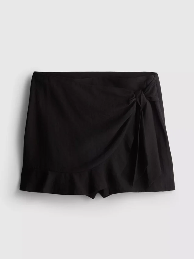 Skort med bindebånd i siden