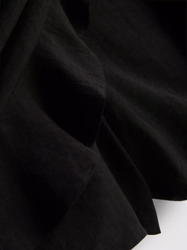 Skort med bindebånd i siden