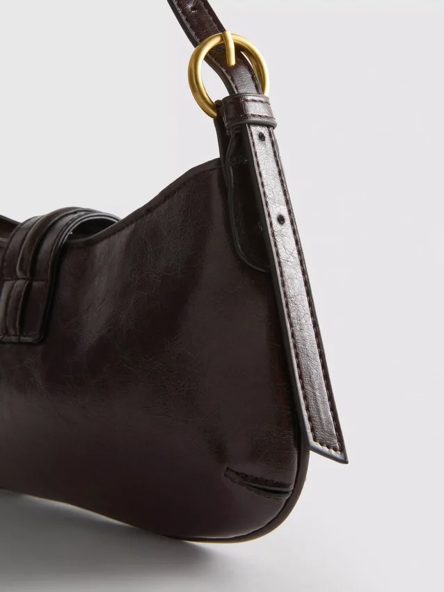 Skuldertaske med metal-detaljer