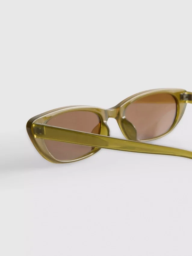Slanke solbriller i cat-eye-stil