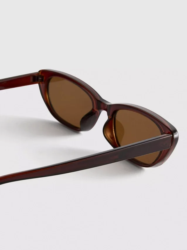 Slanke solbriller i cat-eye-stil