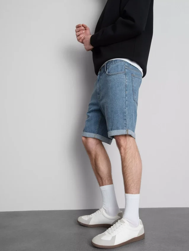 Slim-fit denimshorts med mellemhøj talje