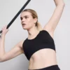 Sømløs aktiv crop-top med krydsede stropper på ryggen
