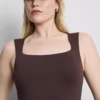 Sømløs bodysuit med firkantet halsudskæring