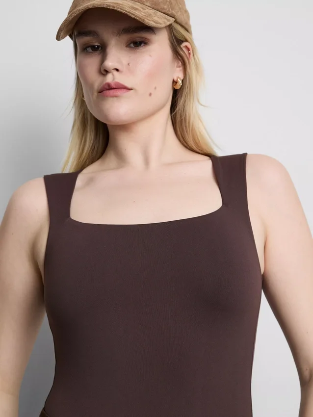 Sømløs bodysuit med firkantet halsudskæring