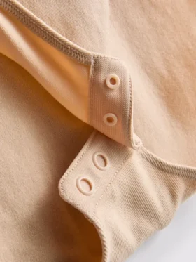 Sømløs, figurformende bodysuit