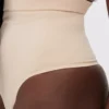 Sømløs Shapewear-string med høj talje