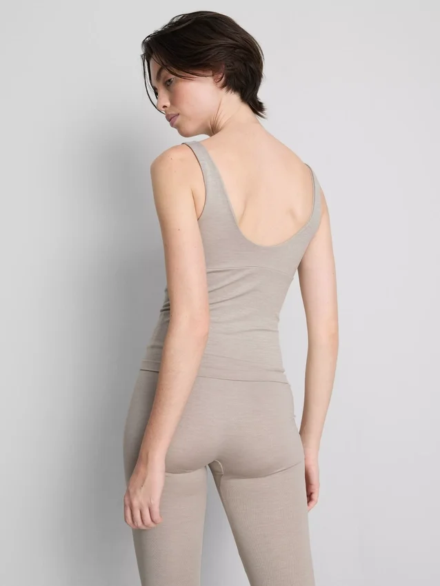 Sømløs tanktop med V-udskæring
