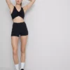 Smørblød, rynket aktiv crop-top