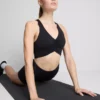 Smørblød, rynket aktiv crop-top