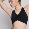 Smørblød, rynket aktiv crop-top