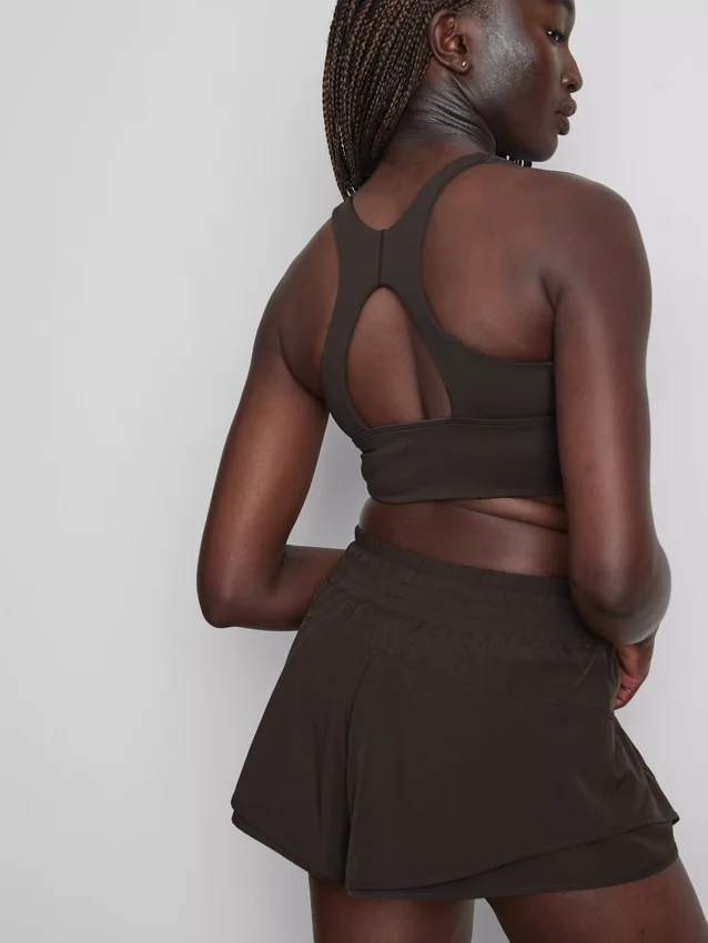 Smørblød, rynket aktiv crop-top