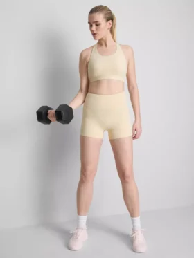 Smørblød, stroppet crop-top