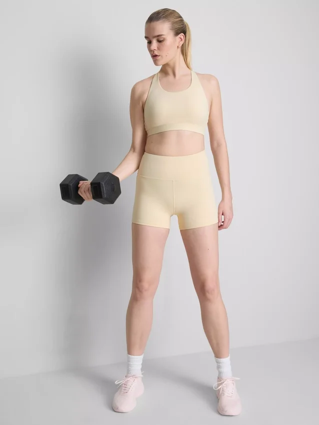 Smørblød, stroppet crop-top