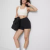 Smørblød, stroppet crop-top