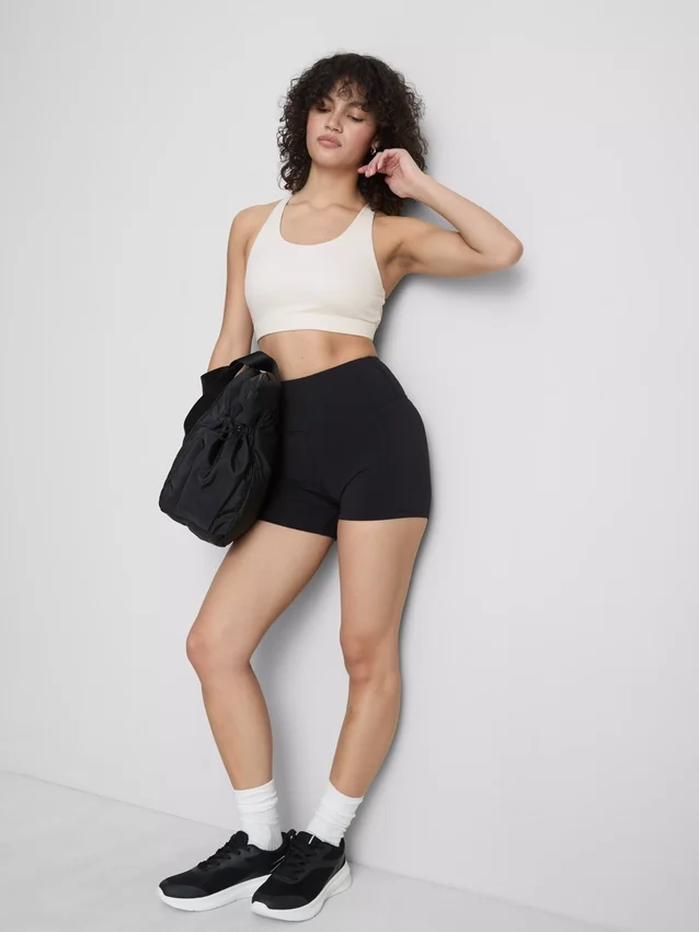 Smørblød, stroppet crop-top