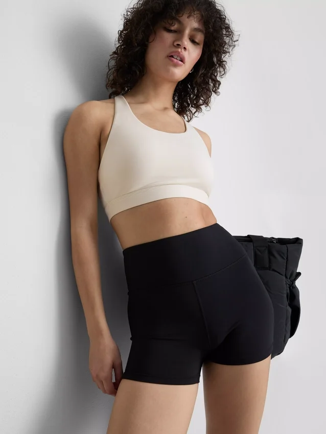 Smørblød, stroppet crop-top