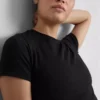 Smørblød, tætsiddende T-shirt