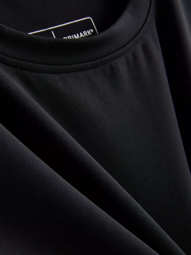 Smørblød, tætsiddende T-shirt