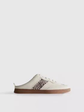 Sneakers med gummisål, der er nemme at tage på