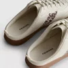 Sneakers med gummisål, der er nemme at tage på