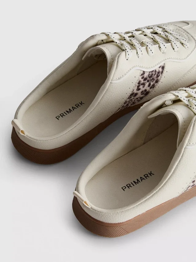 Sneakers med gummisål, der er nemme at tage på