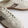Sneakers med gummisål, der er nemme at tage på