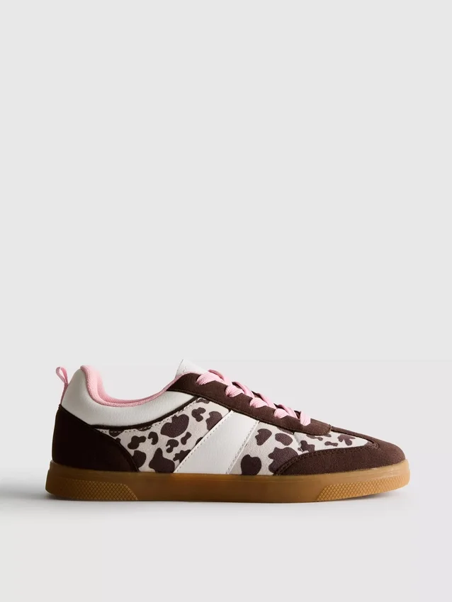 Sneakers med gummisål og dyremønster