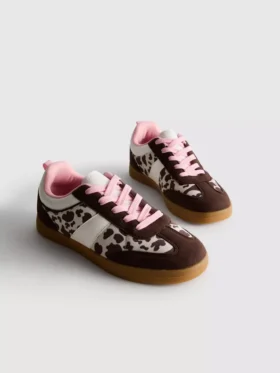 Sneakers med gummisål og dyremønster